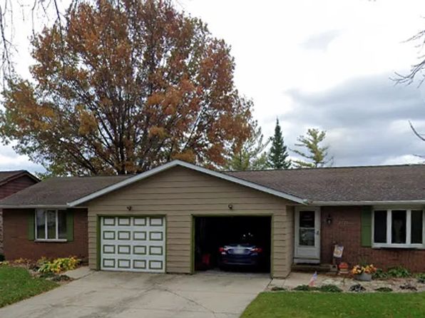 2571 Trojan Dr, Green Bay, WI 54304