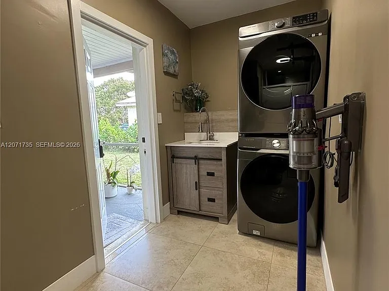 8203 NW 37th St — Photo 13