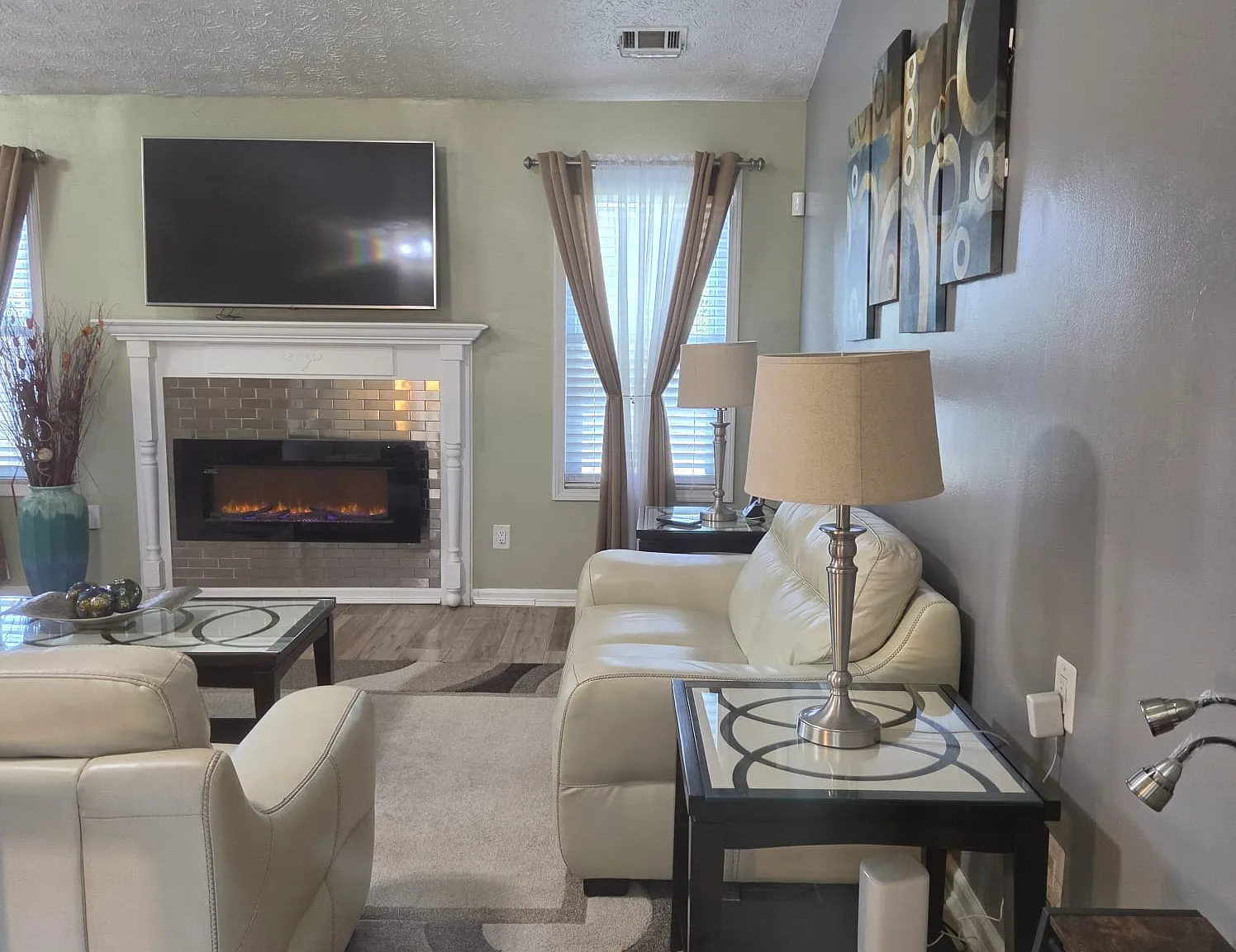 3 bed, 1459 sqft, $2,045 — Photo 1