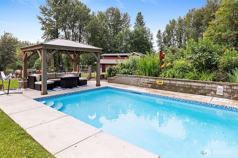 4th image of 3594 Salmonberry Drive SE