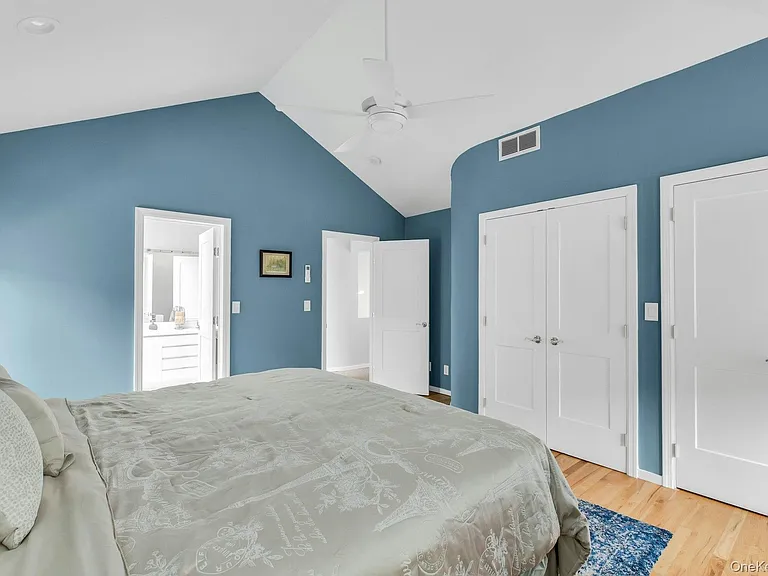 35 Bay Ave W — Photo 24