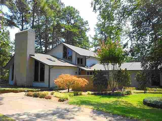 1st image of 16 Dogwood Lake Dr