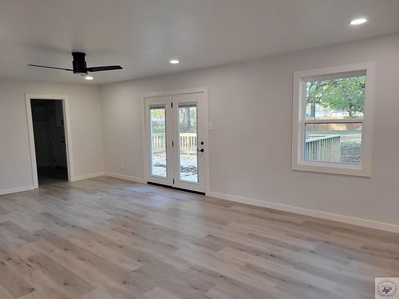 4th image of 1705 E Avenue A