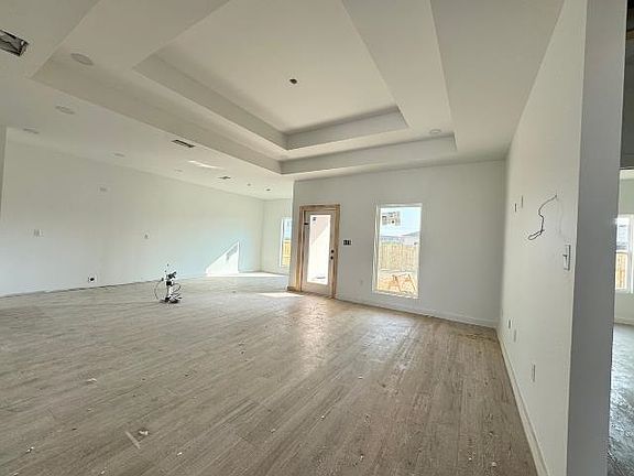 3rd image of 2917 Tiverton Dr