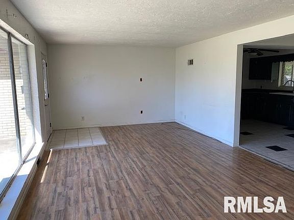 3rd image of 1003 W Westwood Dr