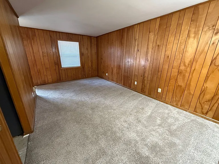 586 Franklin St — Photo 21