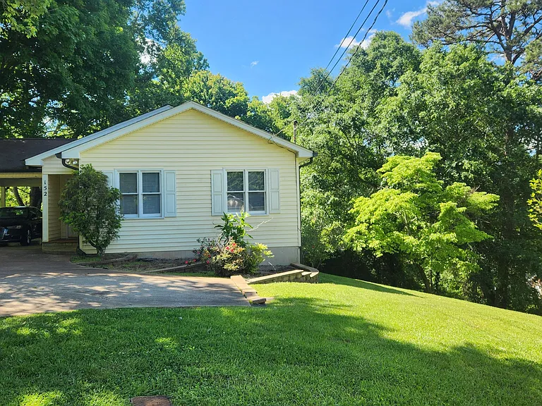 152 Oliver Dr — Photo 2
