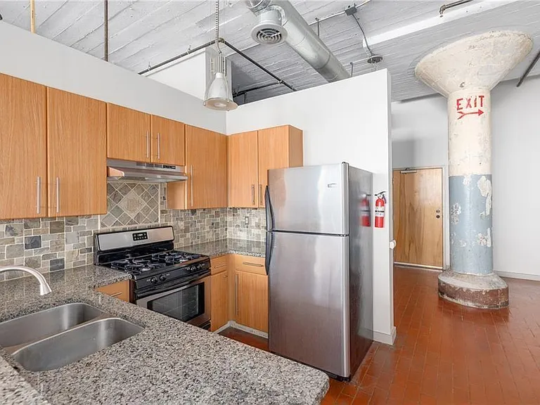 881 Memorial Dr SE #206 — Photo 4