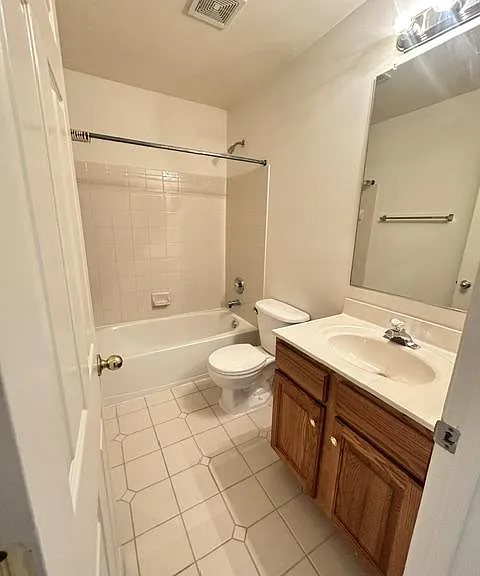 637 McLeary Sq SE — Photo 16