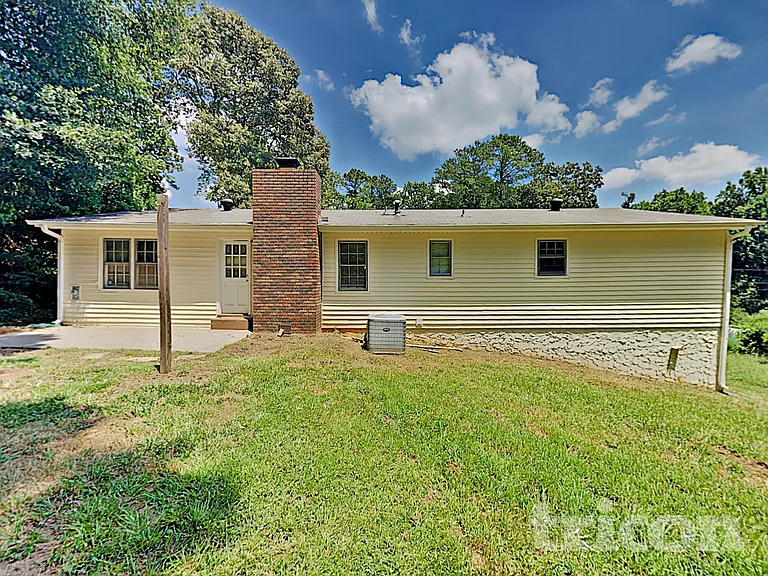 507 Neil Ct — Photo 14