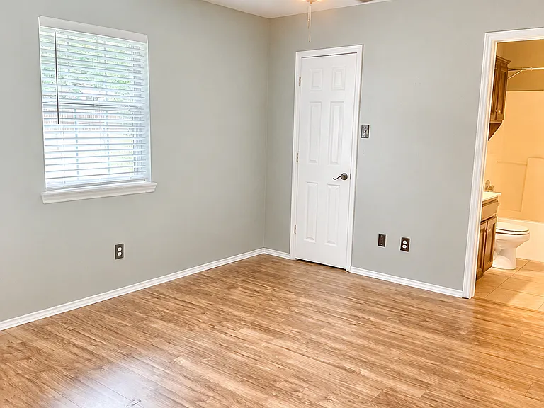 115 Trinity St — Photo 6