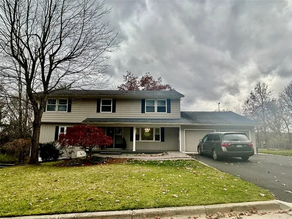 819 Biscayne Ter, Endwell, NY 13760