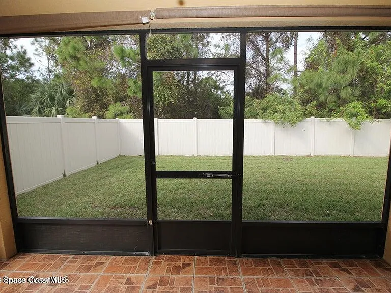 535 Trymore Dr SE — Photo 21