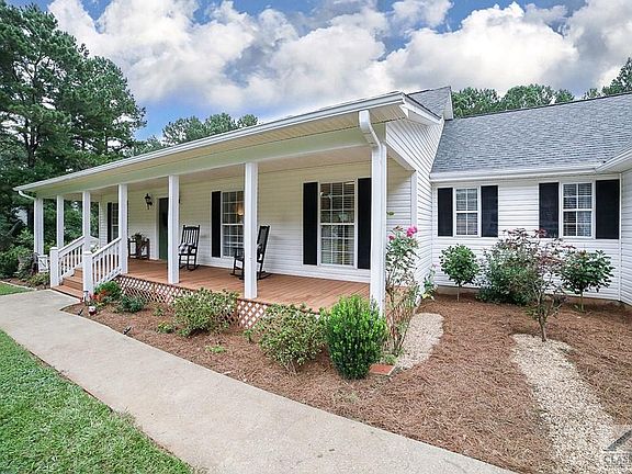 3rd image of 34 Pineforest Dr