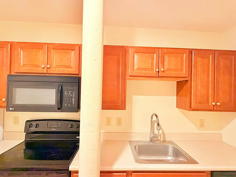 191 College St #203 — Photo 25
