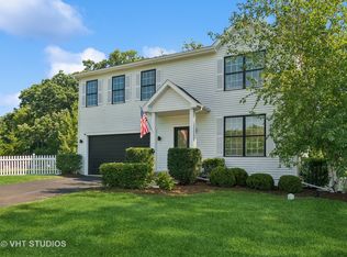 208 Bluff Ct, Grayslake, IL