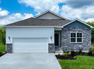 2110 Creek View Ln, Raymore, MO 64083