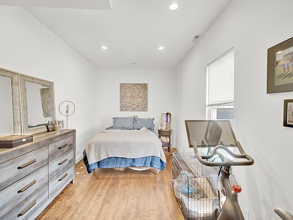 5th image of 2642 N Marshfield Ave #2R