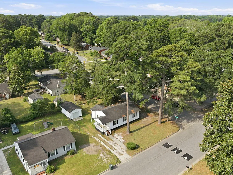 200 S Sylvan Dr — Photo 9