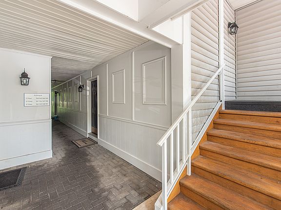 4th image of 540 Holly Ct #540