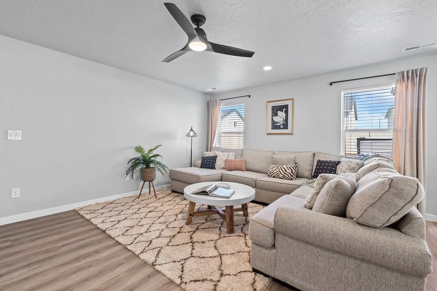 5 bed, 2.0 bath, 2798 sqft, $10,206 — Photo 1