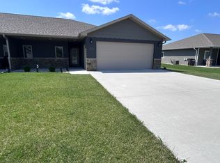 2823 Cottonwood Cir, Mitchell, SD 57301