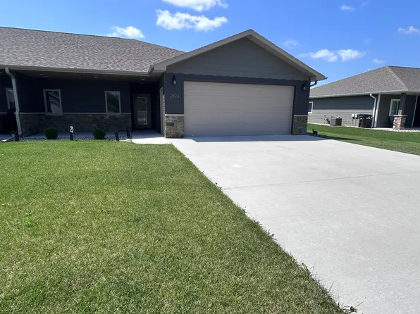 2823 Cottonwood Cir, Mitchell, SD 57301