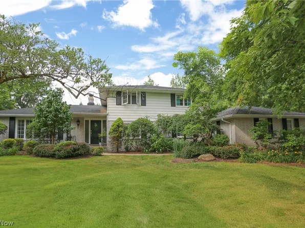 484 Woodbine Cir, Mayfield Village, OH 44143