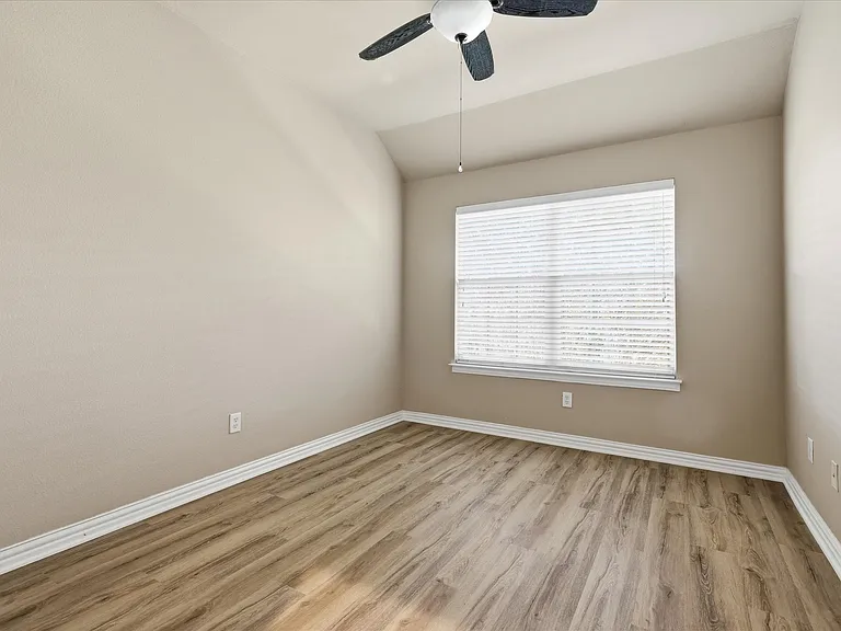1725 Brookview Dr — Photo 15