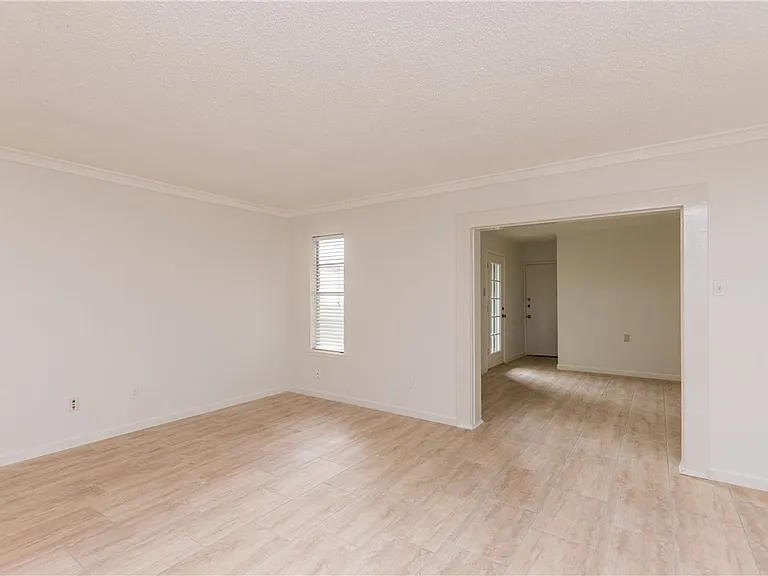 5133 Middlecoff Rd — Photo 7