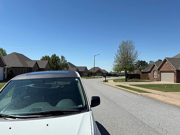 5th image of 6010 Overland Rd