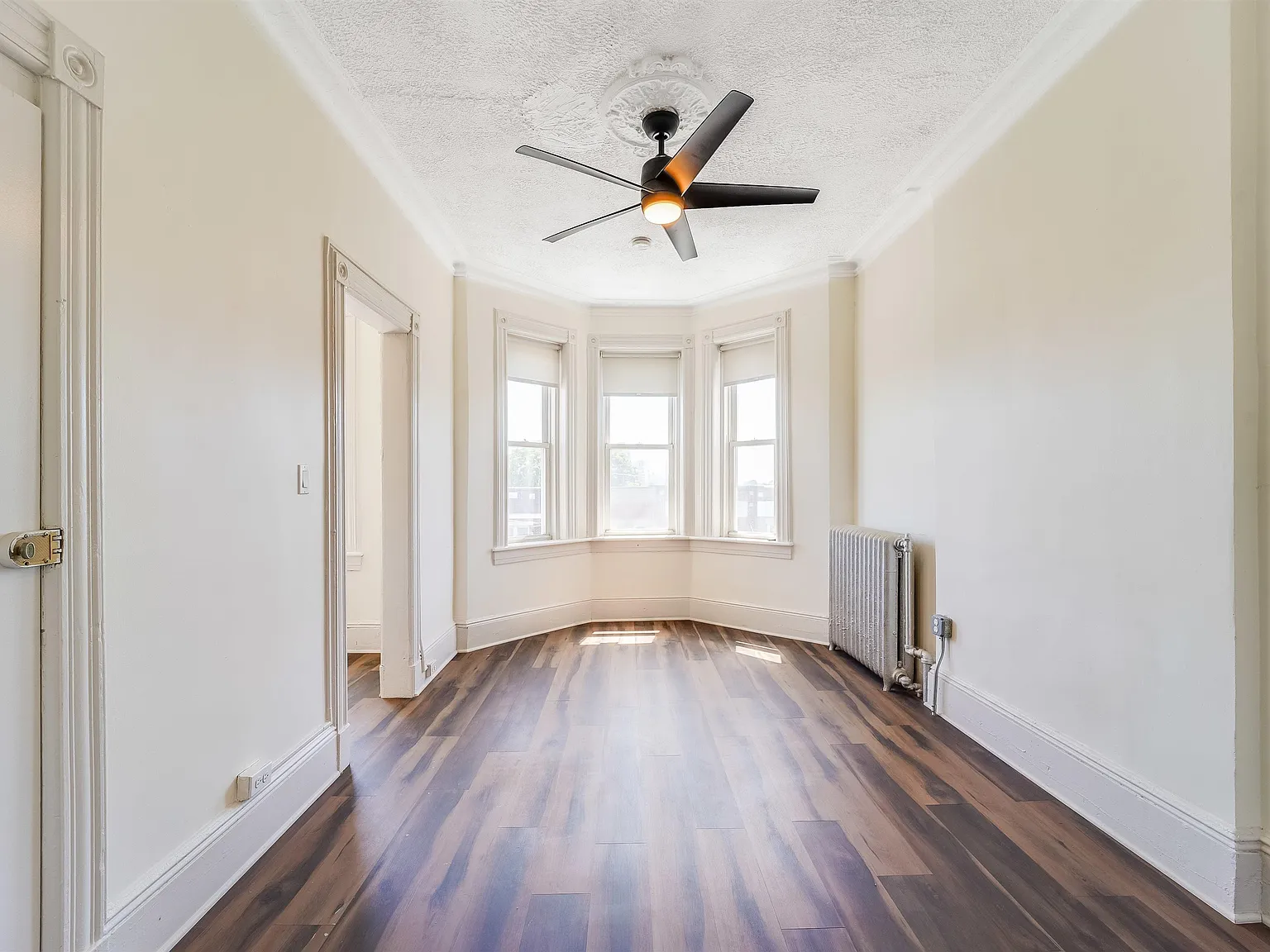 3 bed, 1.0 bath, $2,849 — Photo 3