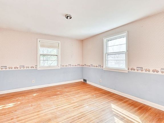 30th image of 262 Commodore Pkwy