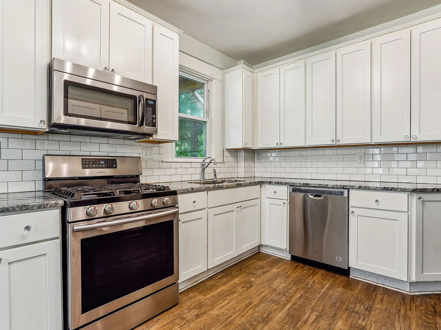 6 bed, 2600 sqft, $465 — Photo 1