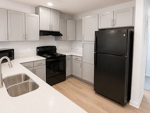 3rd image of 3311 Rozzelles Ferry Rd #312