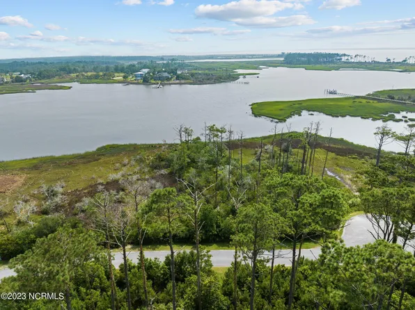 211 Leeward Lane, Beaufort, NC 28516
