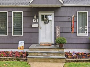 121 N Delaware Avenue, Lindenhurst, NY 11757