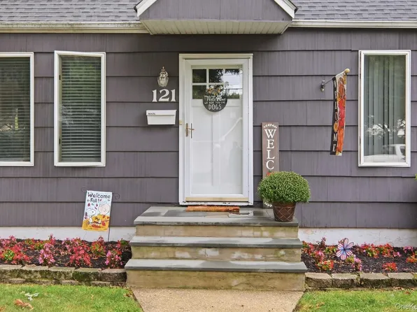 121 N Delaware Avenue, Lindenhurst, NY 11757