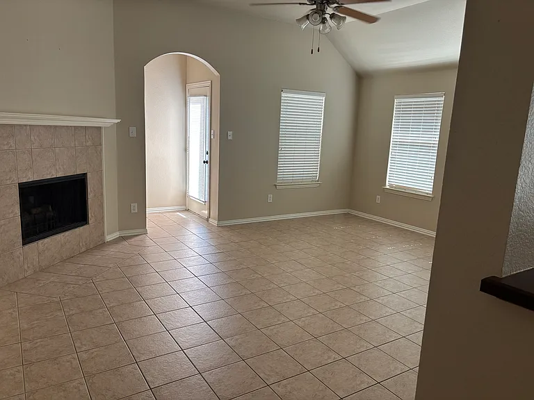 Family Room 15'x18'4"
