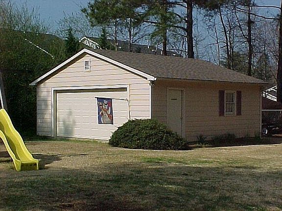 DETACHED 2 CAR GARAGE/WORKSHOP