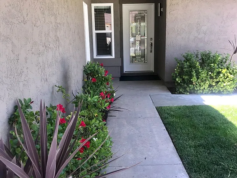 1739 Jasmine St — Photo 3