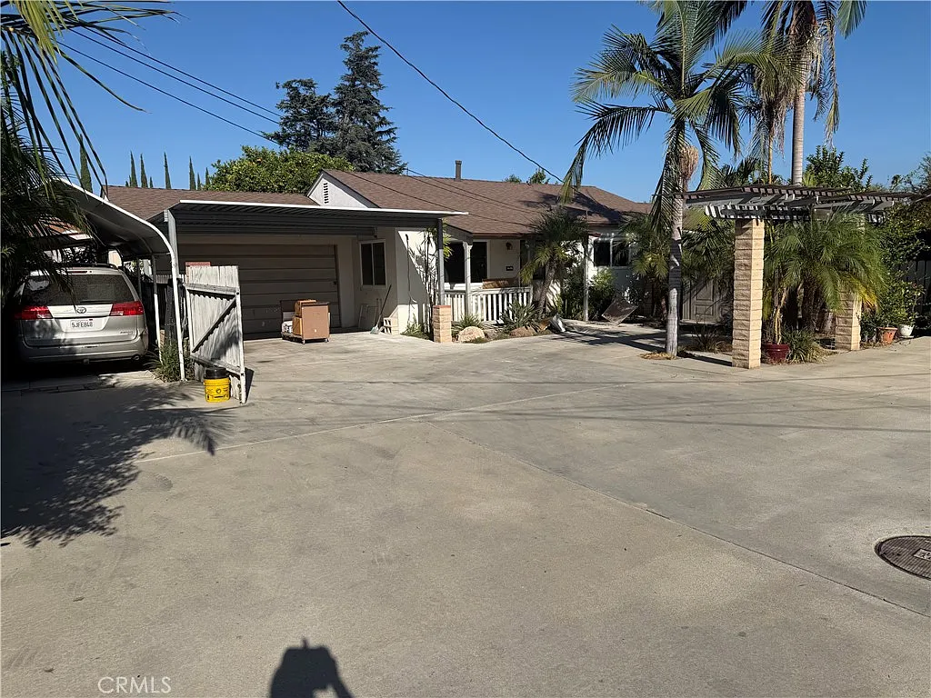 2 bed, 1.5 bath, 800 sqft, $2,850 — Photo 2