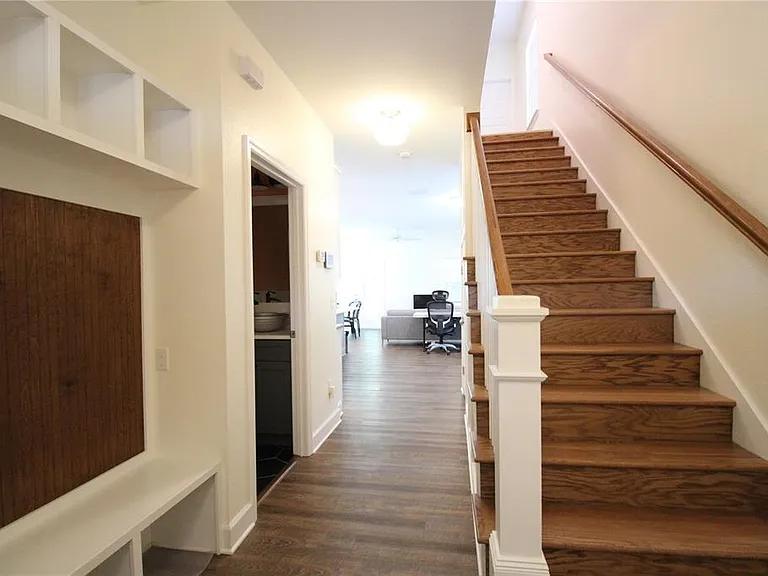 238 NE 9th St — Photo 5