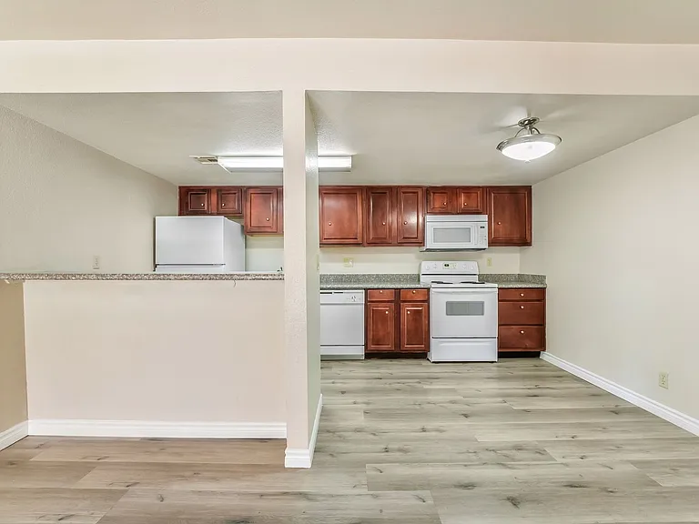 5062 River Glen Dr #151 — Photo 7