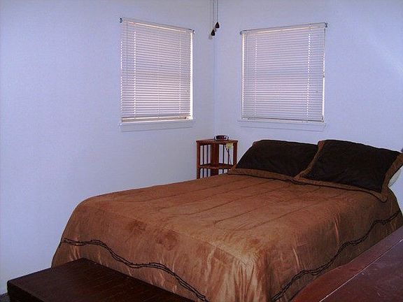 5th image of 4704 Wilshire Dr