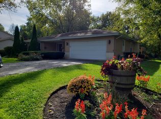 28W497 Douglas Rd, Naperville, IL 60564