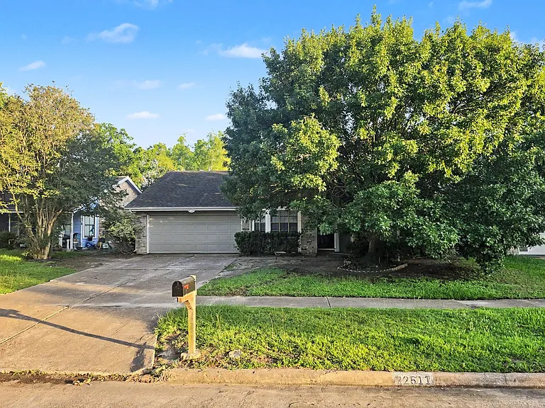 22511 Braken Manor Ln — Photo 2