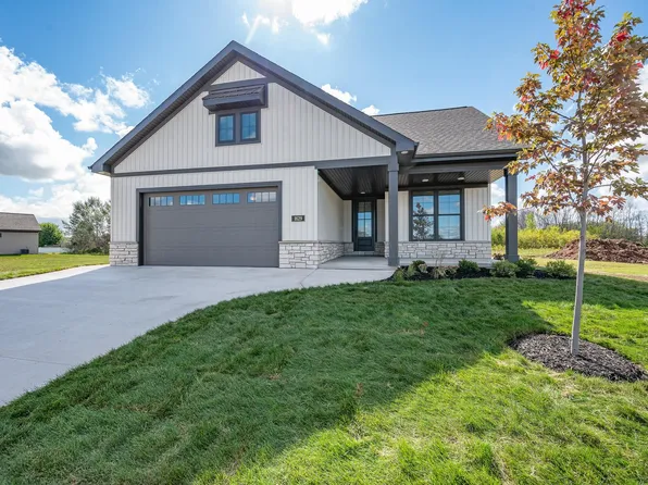 1629 N Honeysuckle Cir, De Pere, WI 54115
