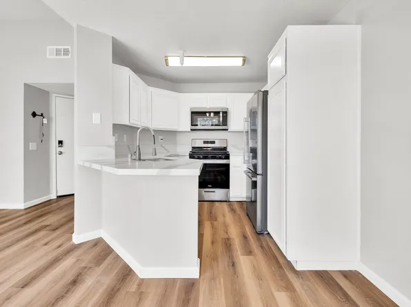 2604 Avenida Del Vis APT 203, Corona, CA 92882