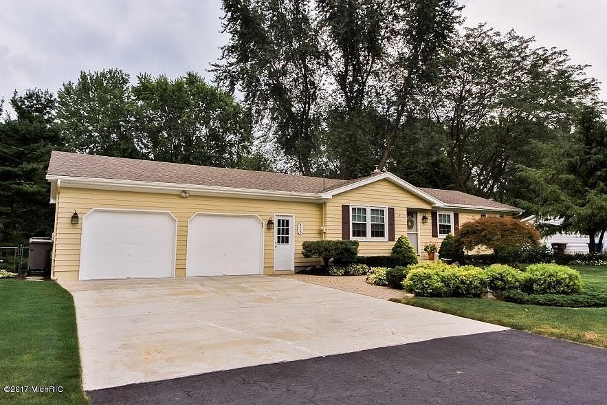 1st image of 4520 Bonneville Dr NE